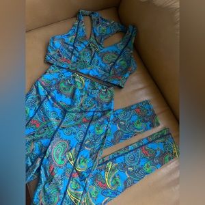 Sports Bra and Leggings Set in Blue Paisley Print Small Yoga